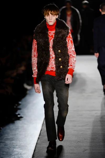 Look 17